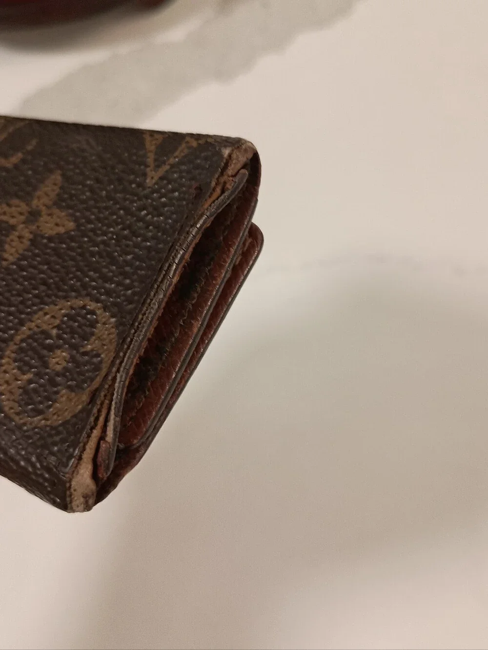 Authentic Louis Vuitton Monogram 4-Key Holder Wallet / Key Pouch